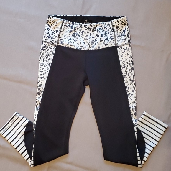 Apana Pants - Apana Black & White Yoga Gym Cropped Leggings